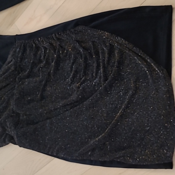 NWT-Black and gold velvet wrap dress-Small - Picture 7 of 7